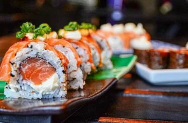 TRADITIONAL SUSHI PLATTER